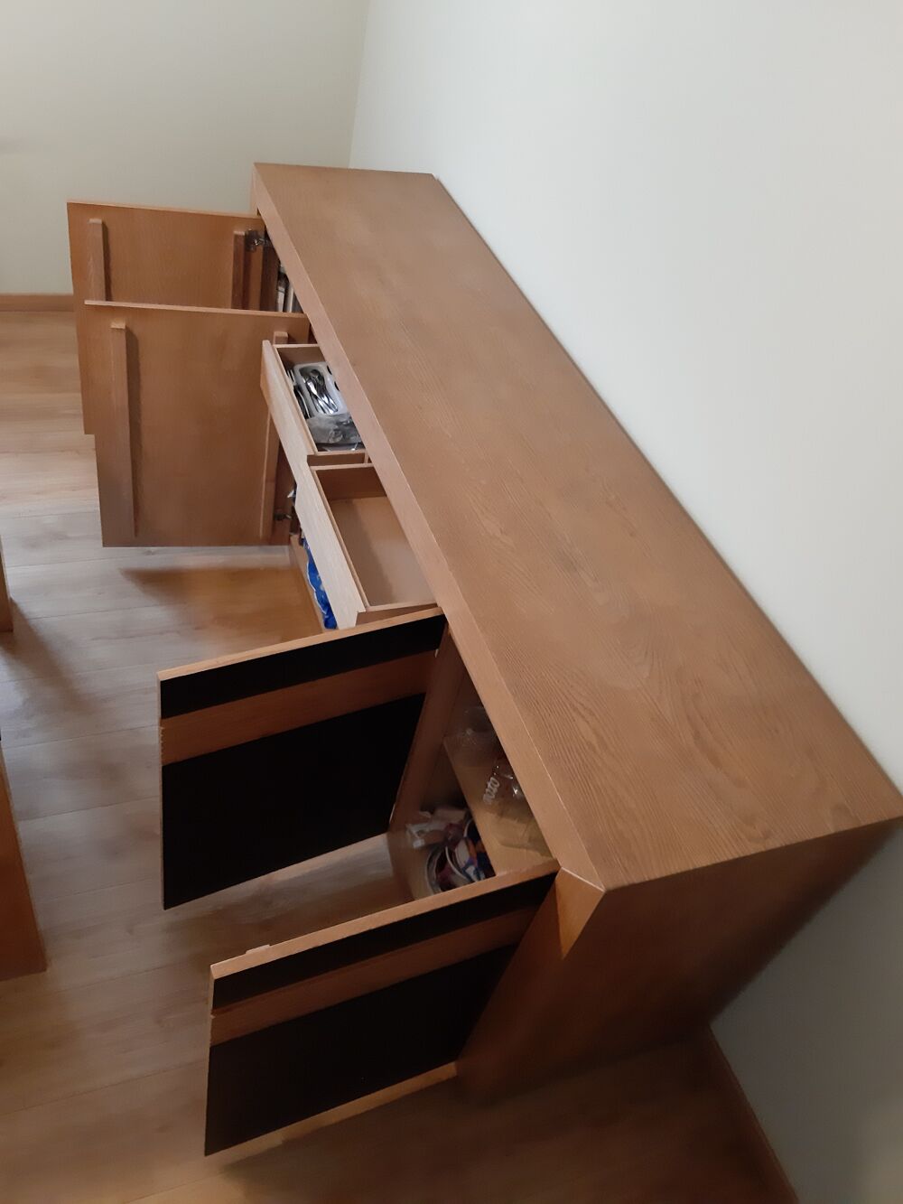 Table de salle &agrave; manger et buffet ch&ecirc;ne massif et plaqu&eacute; ch&ecirc; Meubles