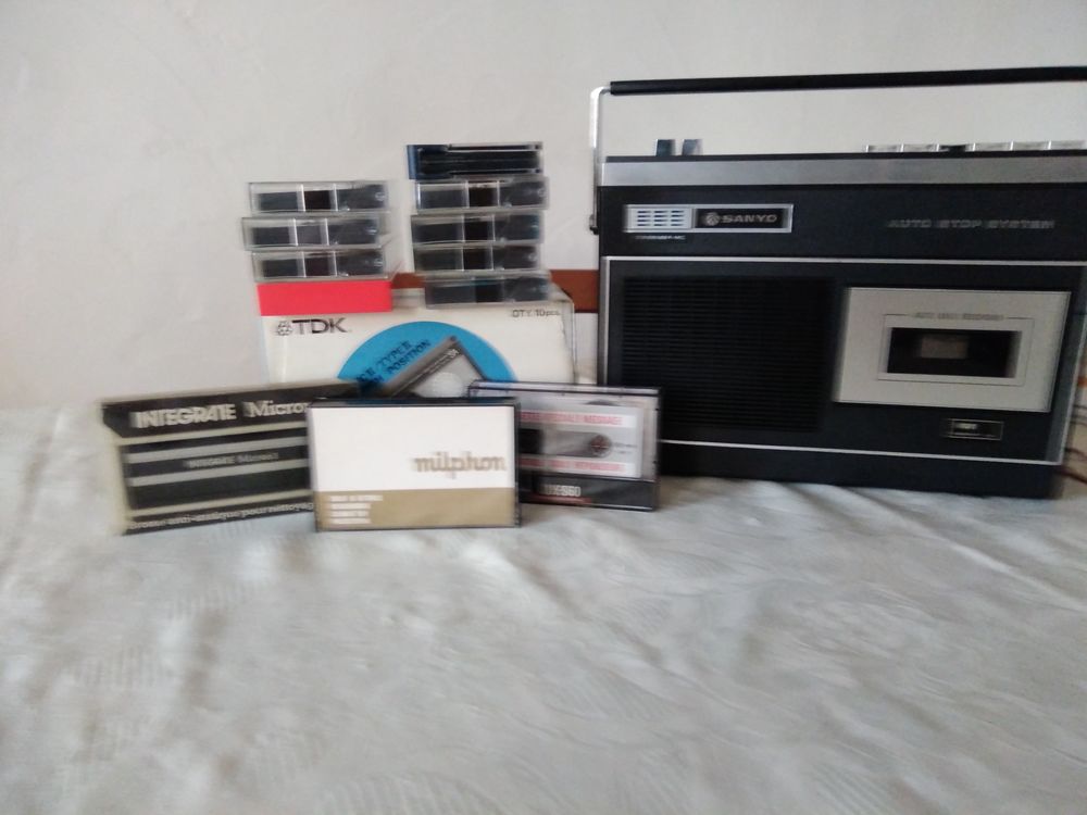 divers: vinyles , K7 audio + lecteur enregistreur , etc;;
CD et vinyles