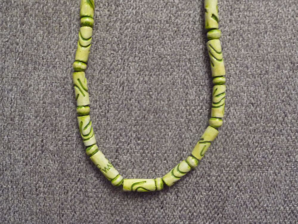 Collier Vert Pastel- Cuba- Neuf Bijoux et montres