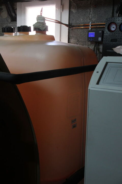 Cuve fuel plastique de 2000l en super �tat avec plongeur 120 Digne-les-Bains (04)