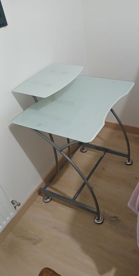 bureau dessus en verre 20 Saint-Brice-en-Coglès (35)