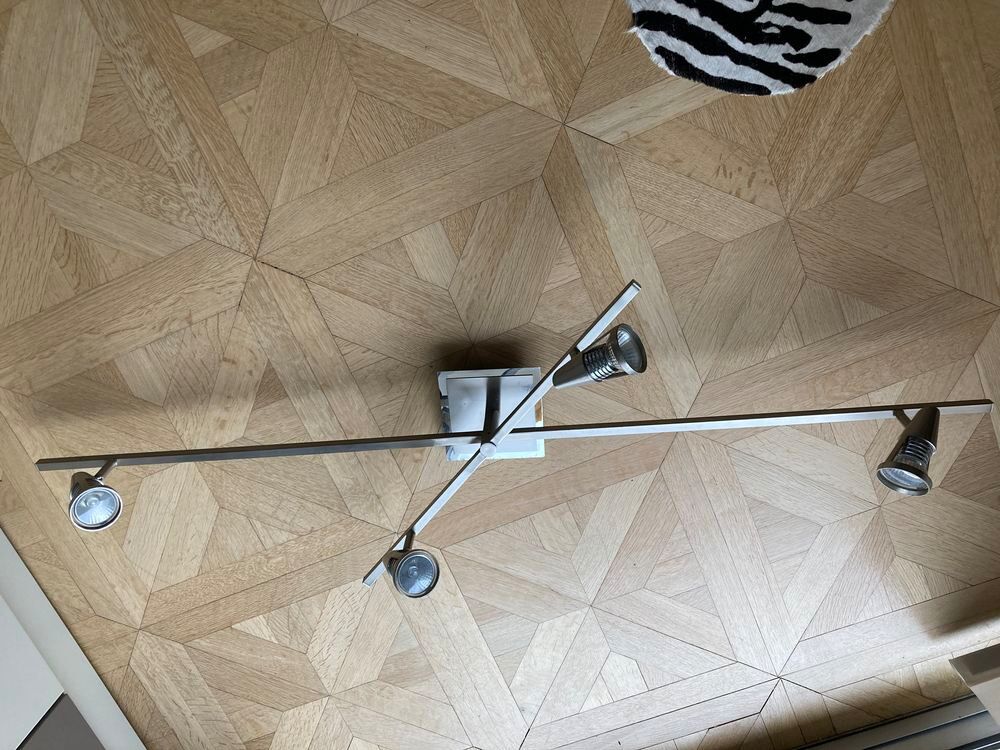 Luminaire articul&eacute;
A retirer &agrave; Annecy 74000 Décoration
