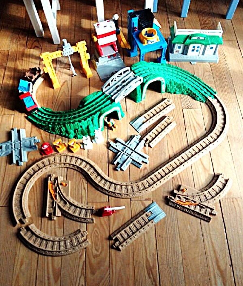 Circuit de train Fisher Price pour compl&eacute;ter le votre Jeux / jouets
