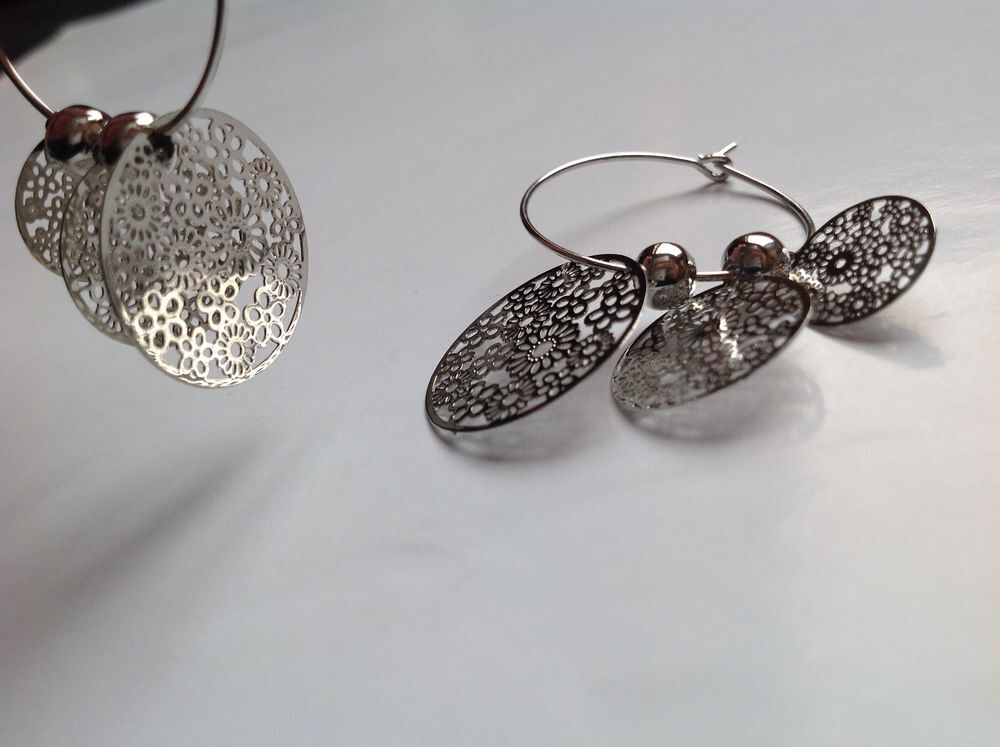 BOUCLES OREILLES ARGENT&Eacute; FLEUR ANNEAU 3 TAIL Envoi Possible
Bijoux et montres