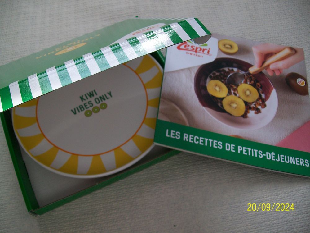 Lot 4 assiettes &agrave; dessert " Zespri " , neuf Cuisine