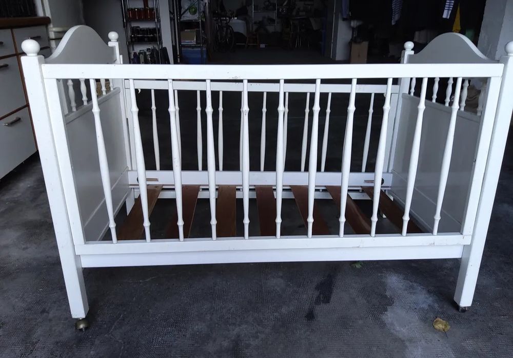 Lit b&eacute;b&eacute; en bois Meubles