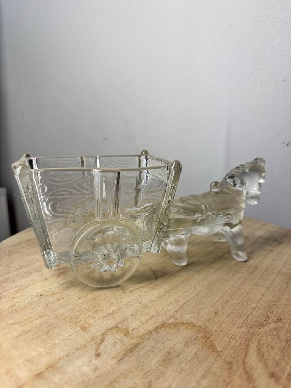 Vide-poche vintage cheval et charrette en verre press&eacute; Décoration