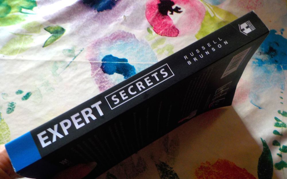 EXPERTS SECRETS Russell BRUNSON Ed. Hay House en ANGLAIS Livres et BD
