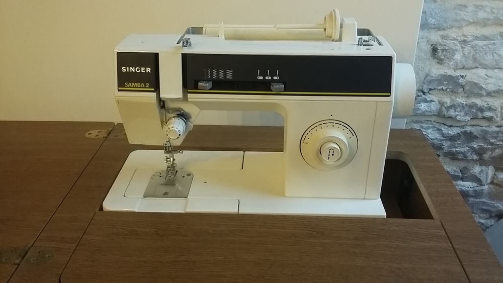 MACHINE A COUDRE SINGER Meubles
