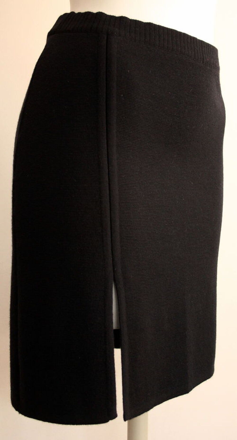 Jupe courte noire YVES SAINT LAURENT T.S 
36/38 Fr Vêtements
