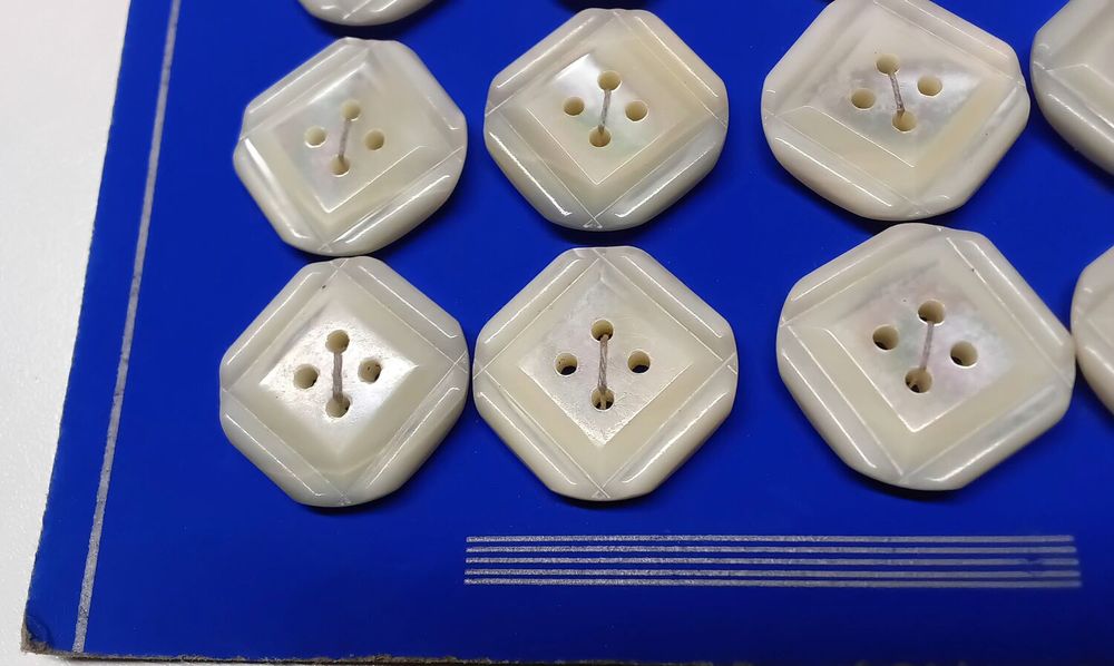 24 boutons mercerie vintage nacre v&eacute;ritable " GRAND CHIC" Maroquinerie