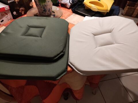 3 galettes de chaises 12 Pacé (35)