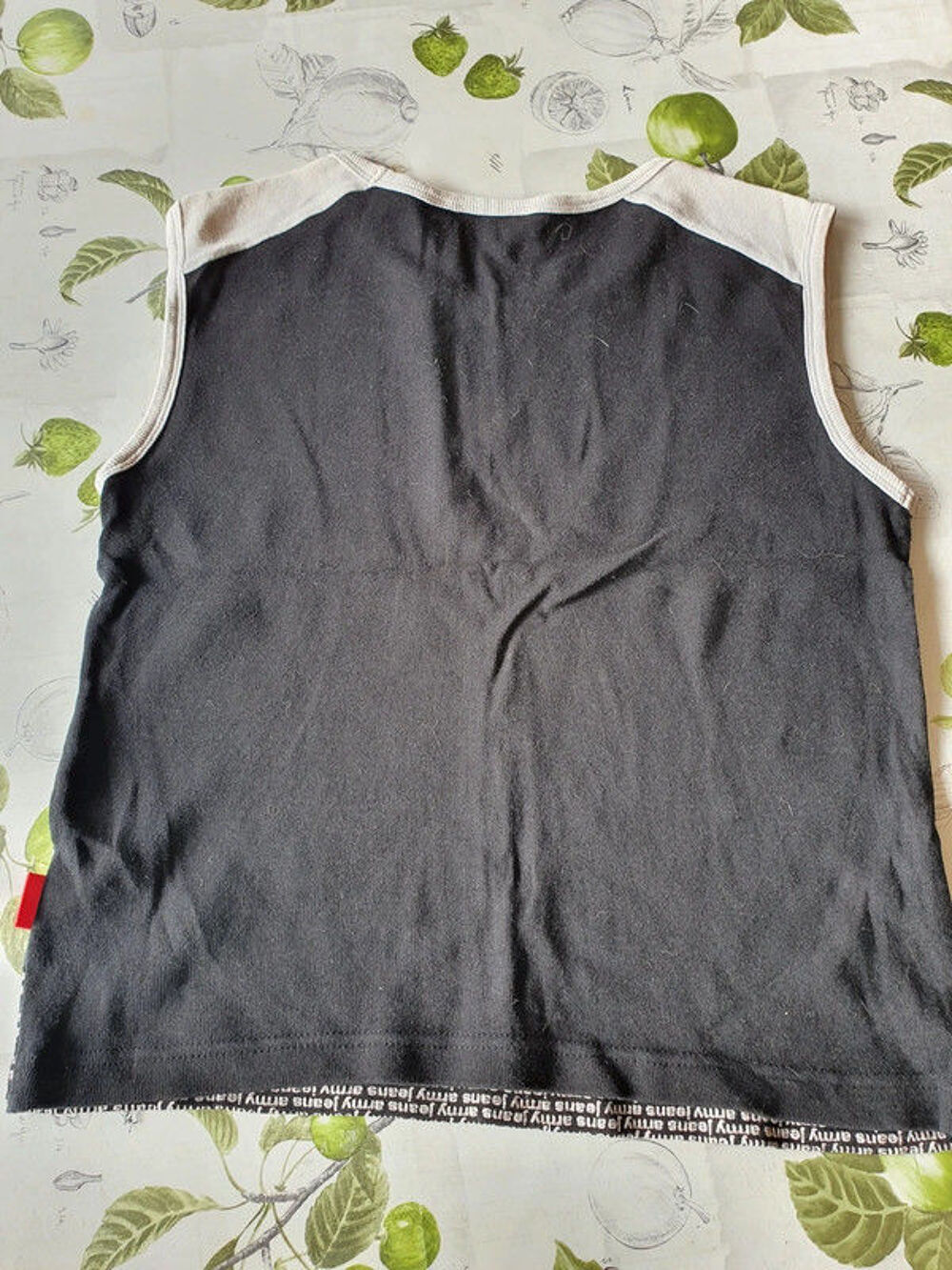 tee-shirt/d&eacute;bardeur noir 
38 Vtements