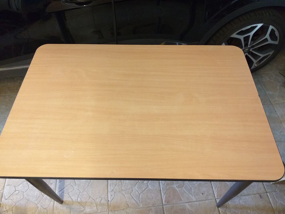 table en bois beige Meubles
