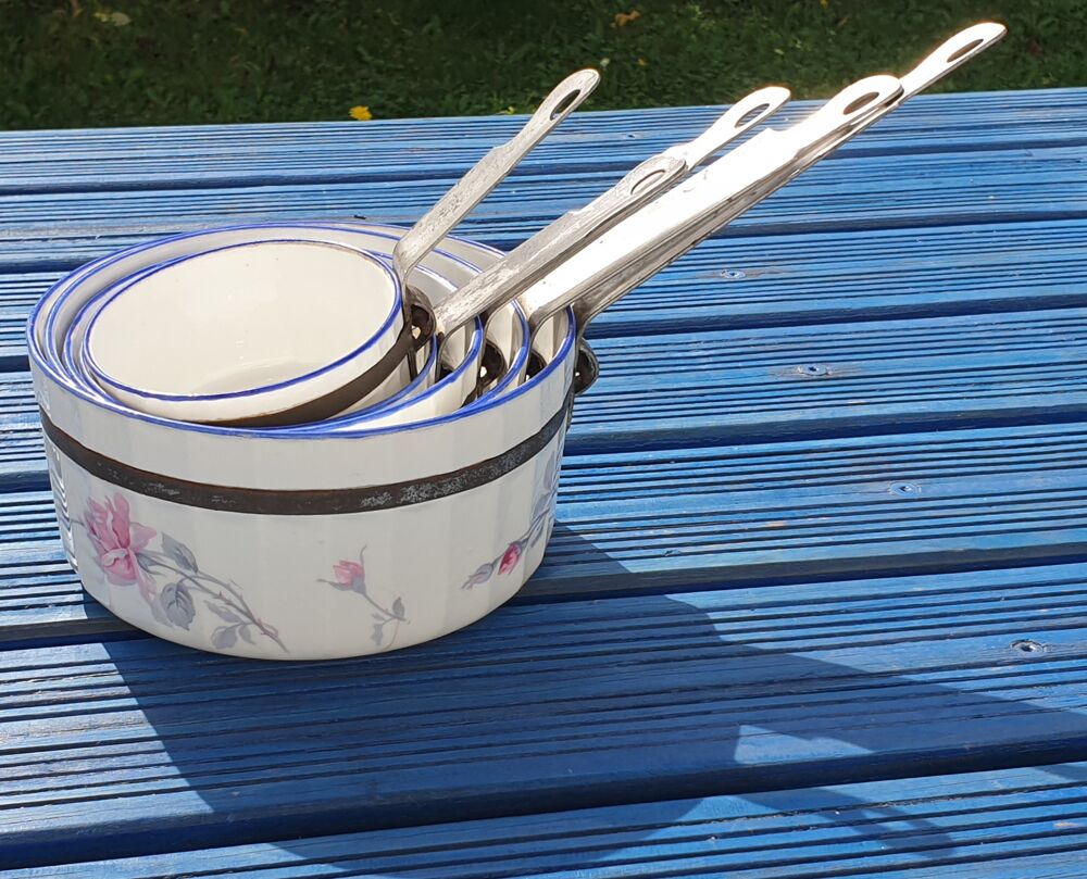 Vaisselle Vintage lot de 5 casseroles Porcelaine Art Deco Décoration