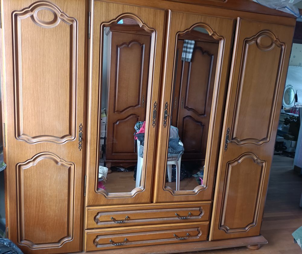 3 Armoires anciennes 
2 portes avec penderies Meubles