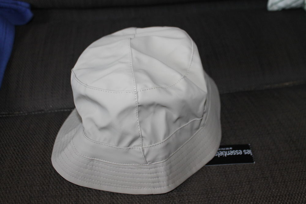 Bob beige impermeable fourr&eacute;
Vêtements