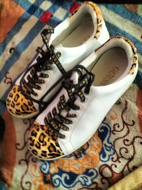 Basket Guess cuir blanc pointure 36 tr�s bon �tat 24 Cachan (94)