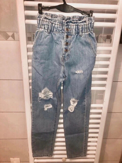 Jeans mom Jennyfer taille haute taille 32 en tbe  10 euros
10 Montral (32)