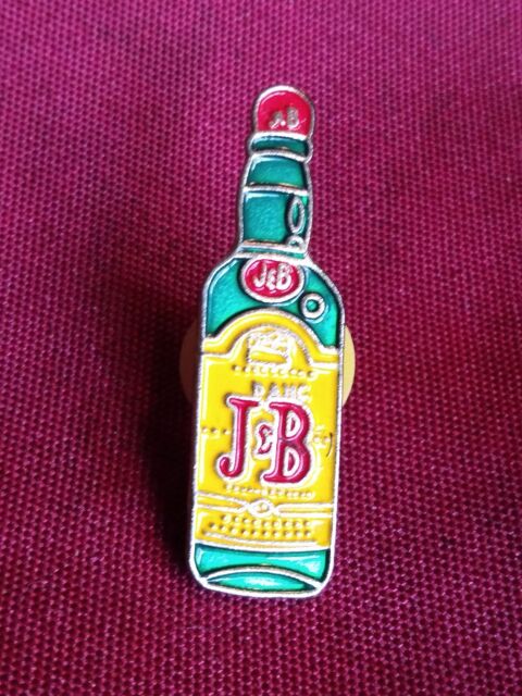 Pin's bouteille J&B 2 Avermes (03)