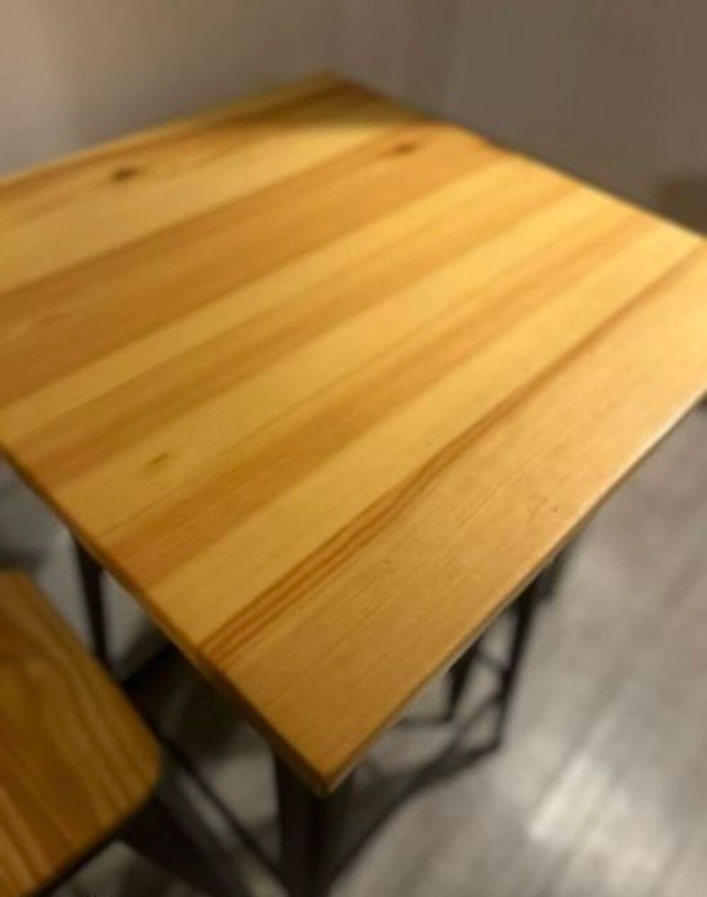 Table haute carr&eacute;e bois et acier SKLUM Meubles
