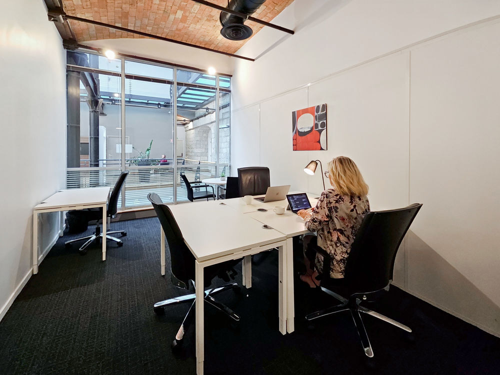   Espace de bureau privé pour 3 personnes à Marseille Les Docks Marseille 2