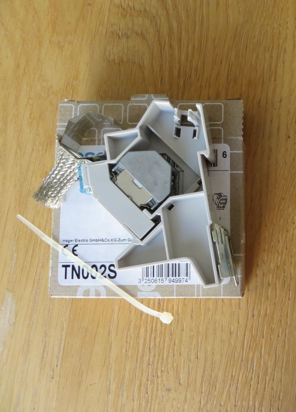 Connecteur RJ45 Hager TN002S Matériel informatique