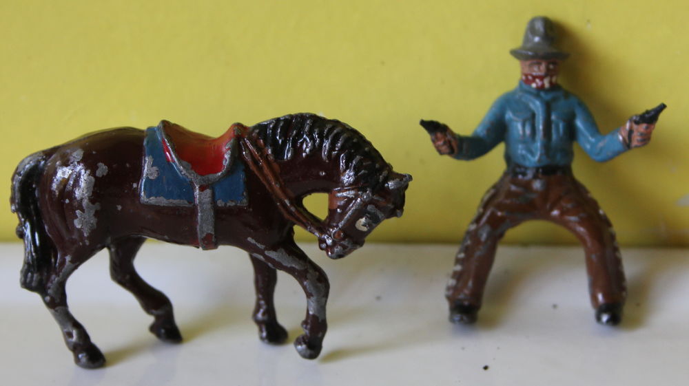 Cowboy &agrave; cheval bandit plomb creux Britains Jeux / jouets