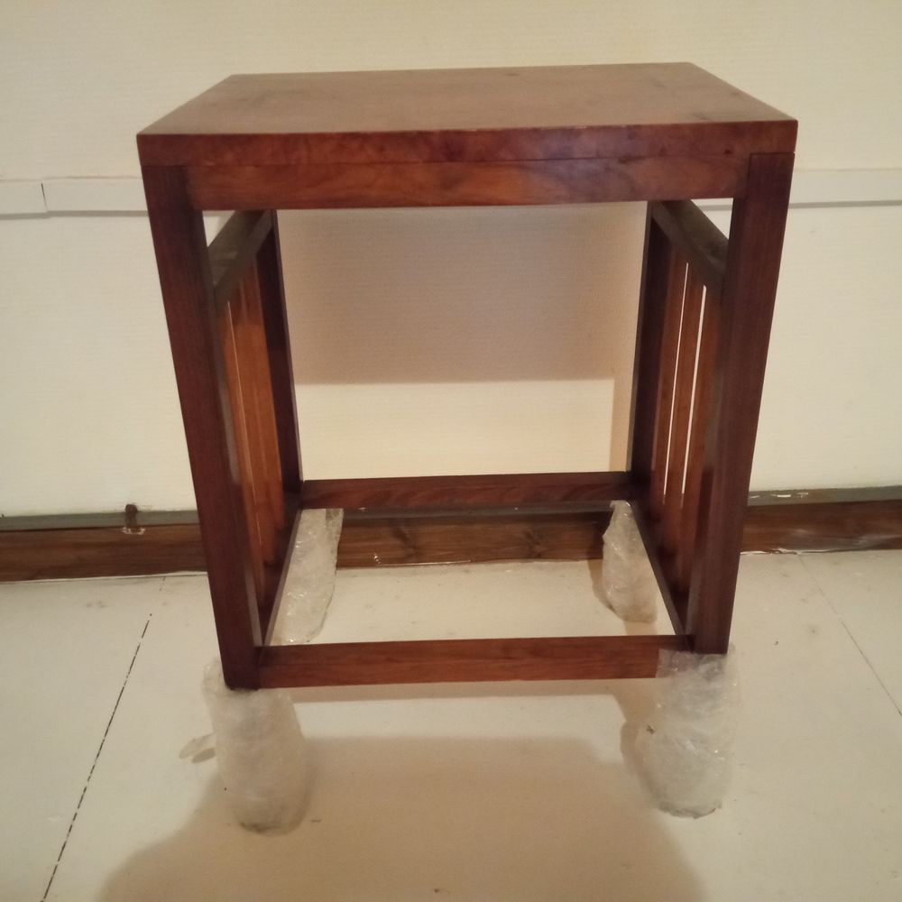 tabouret ou petite table Meubles