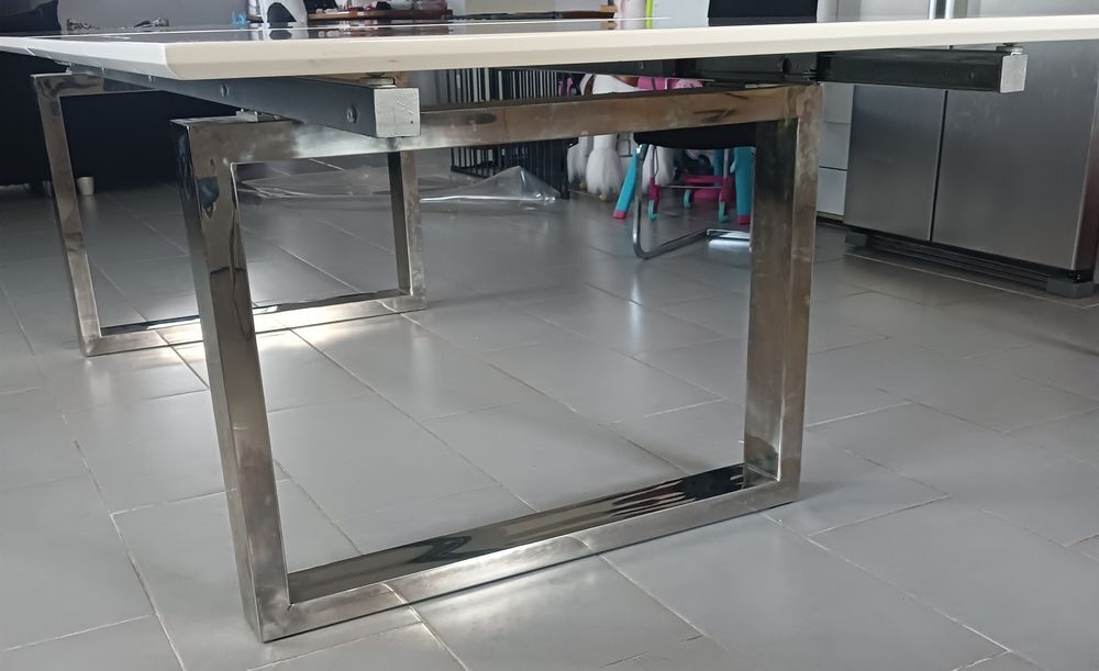 Grande table laqu&eacute; blanc Meubles