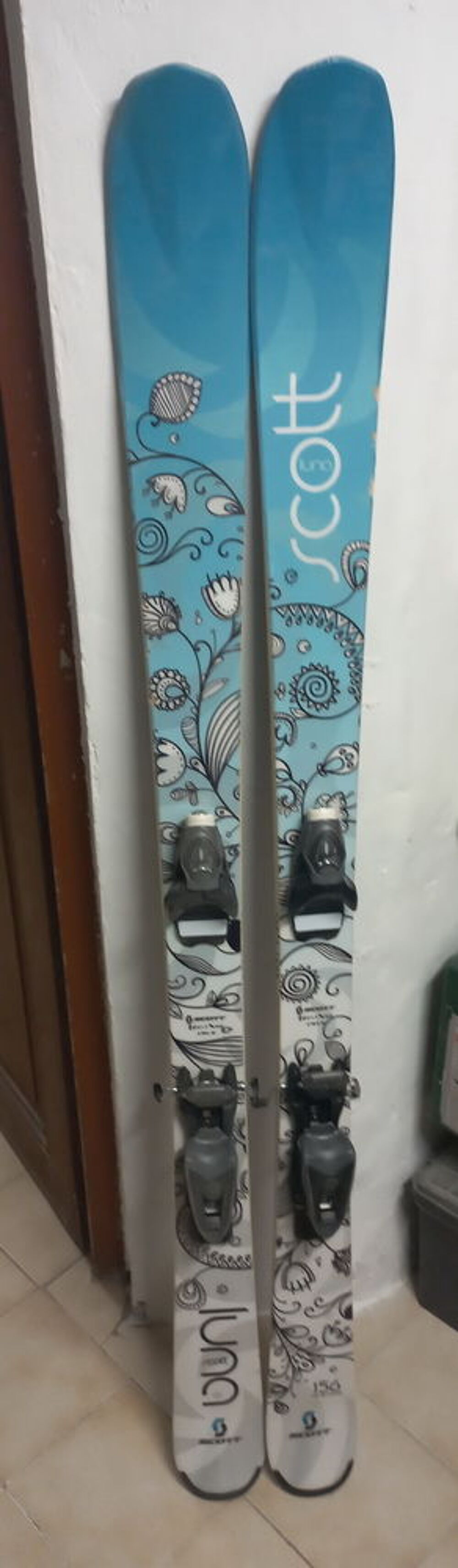 SKI - PAIRE de SKI - SCOTT Luna Sports