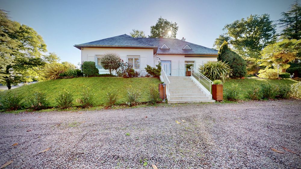 Vente Maison Maison 7 pièces 210m² Saint-jean-la-poterie