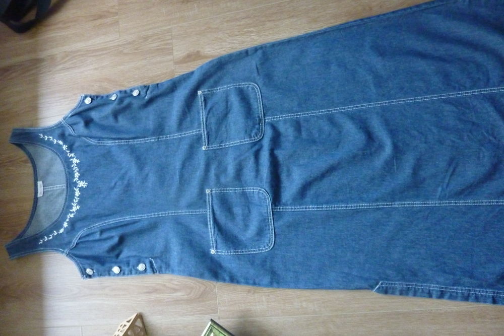 ROBE FEMME 
Vêtements