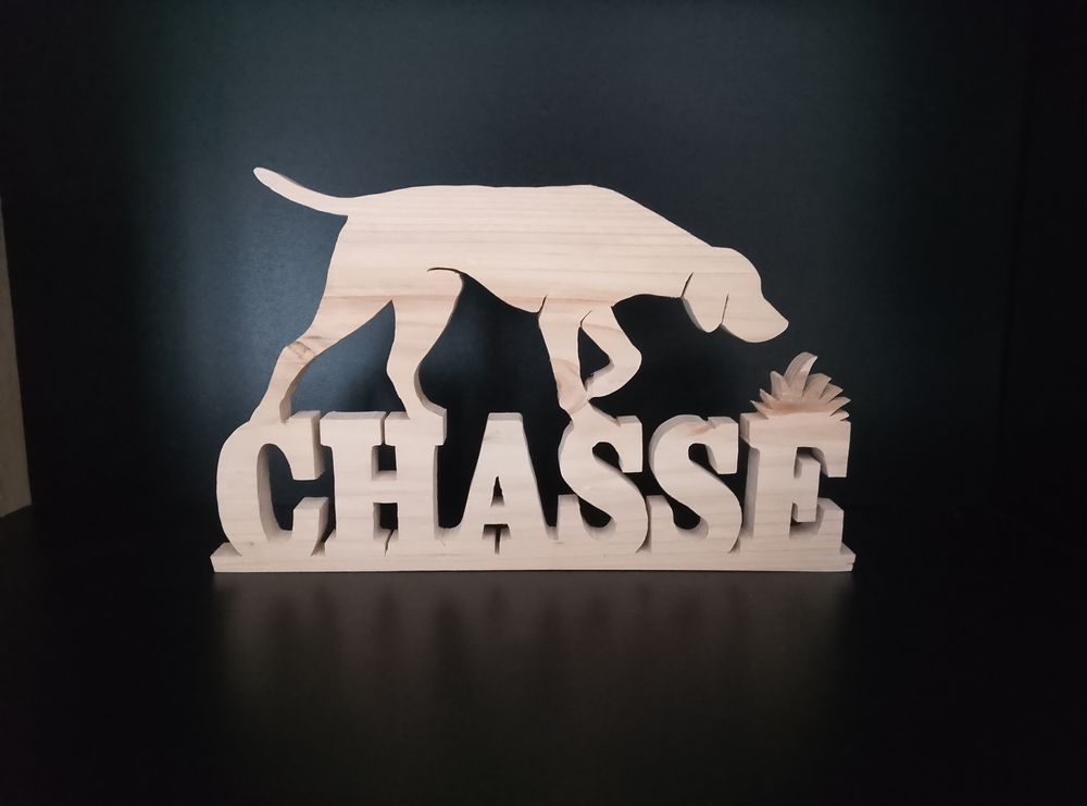 Chien de chasse en bois chantourner Décoration