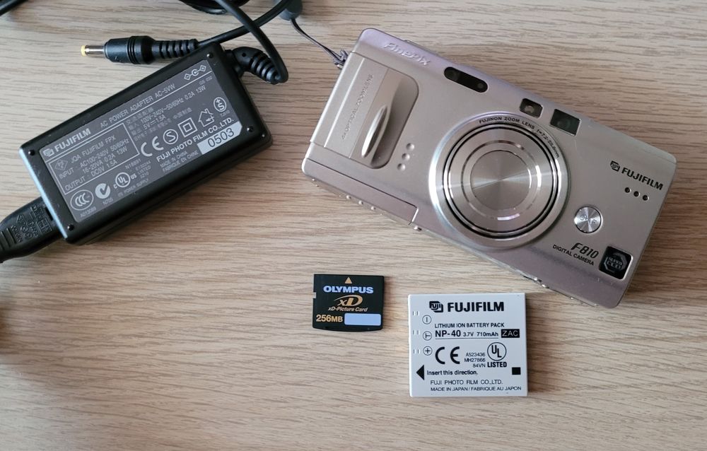 FUJIFILM FINEPIX F810 appareil photo num&eacute;rique Photos/Video/TV