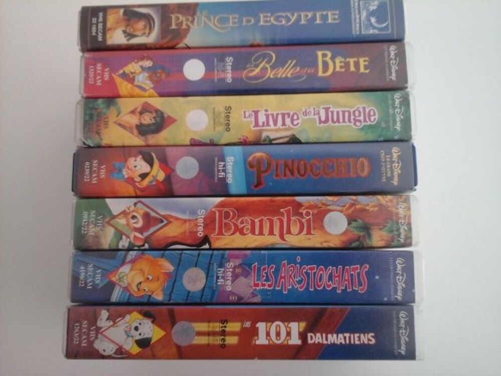Lot de cassettes vid&eacute;o Walt Disney DVD et blu-ray