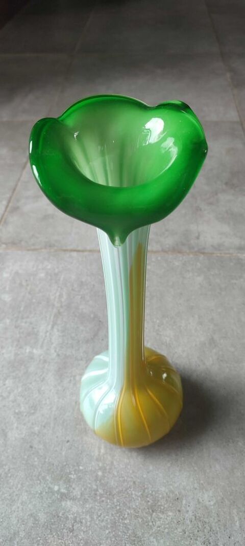 Grand vase en verre souffl� , Verrerie artistique ann�es 70. 42 Clermont (60)
