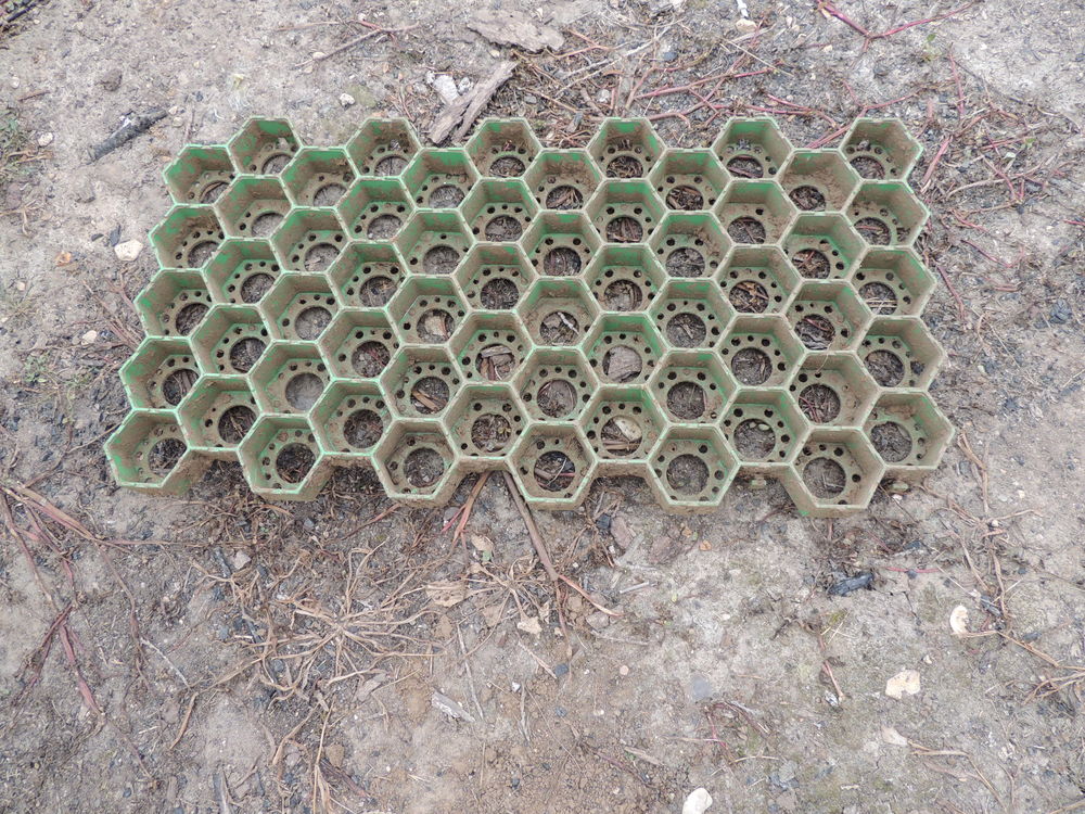 43 dalles a engazonner , 63X33 X4cm Jardin