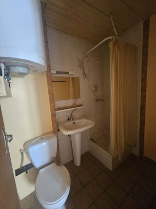 Vente Appartement STUDIO AU CŒUR DU VILLAGE, RUE PIETONNE, DANS IMMEUBLE DE 7 LOGEMENTS, SUR 3 NIVEAUX Castellane