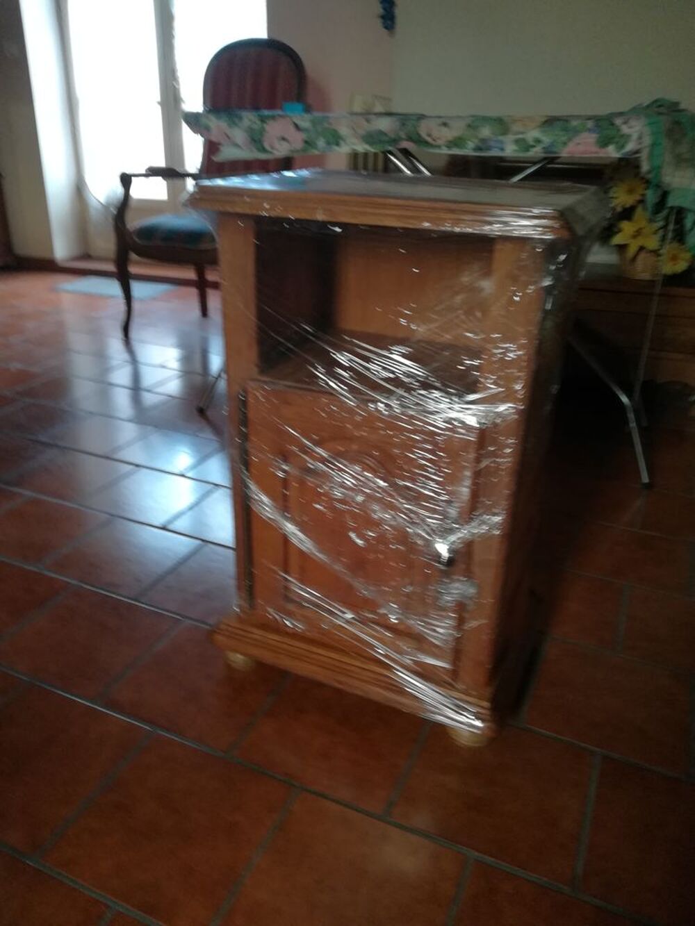 Meuble de t&eacute;l&eacute;phone. Meubles