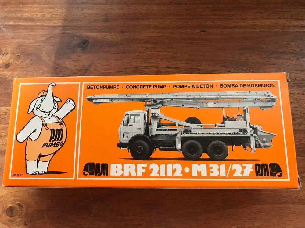 Camion pompe &agrave; b&eacute;ton miniature avec bo&icirc;te PUTZMEISTER 