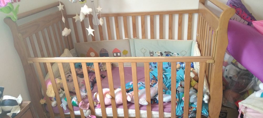 Lit b&eacute;b&eacute; en bois a barreaux avec matelas Mobilier enfants