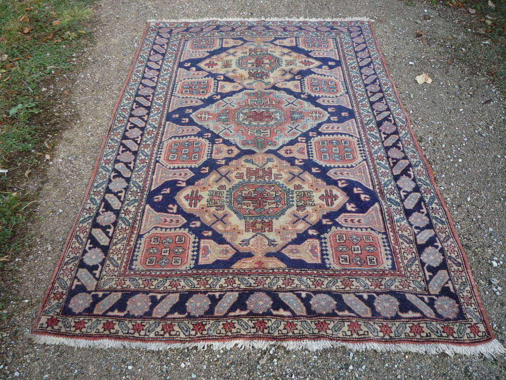 Tapis Iranien nou&eacute; main Décoration