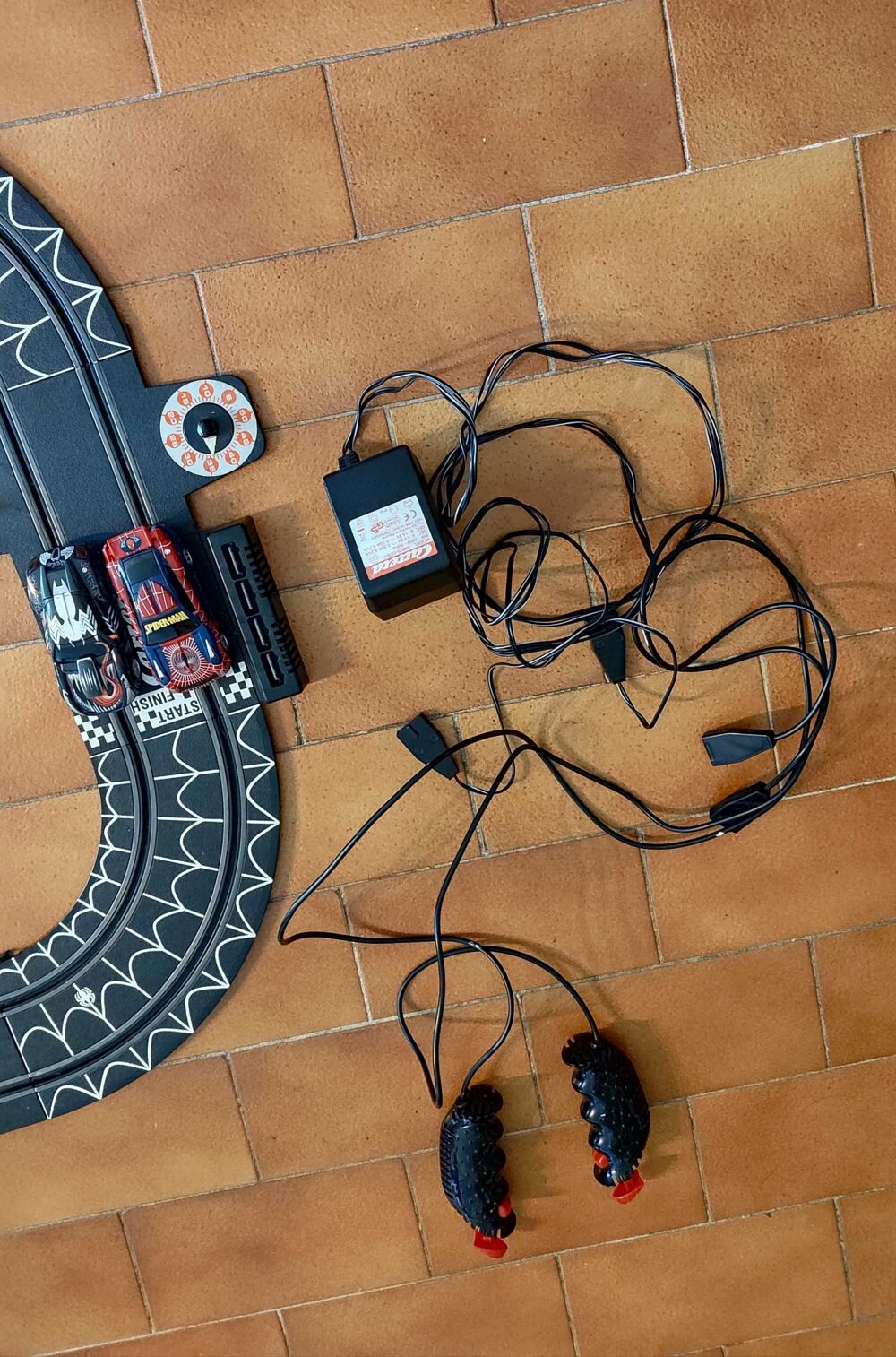 Circuit &eacute;lectrique enfants Carrera, univers Spiderman Jeux / jouets