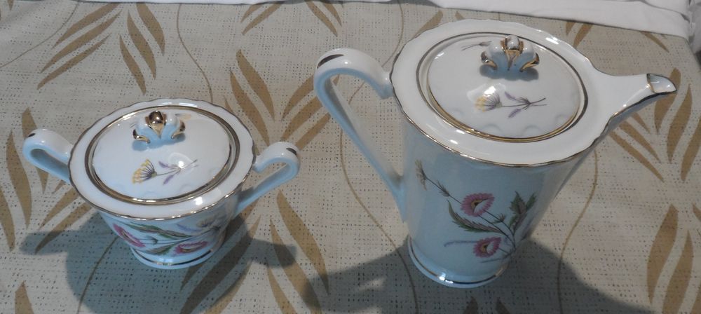 Service caf&eacute; porcelaine cafeti&egrave;re sucrier 12 tasses soutasse Cuisine