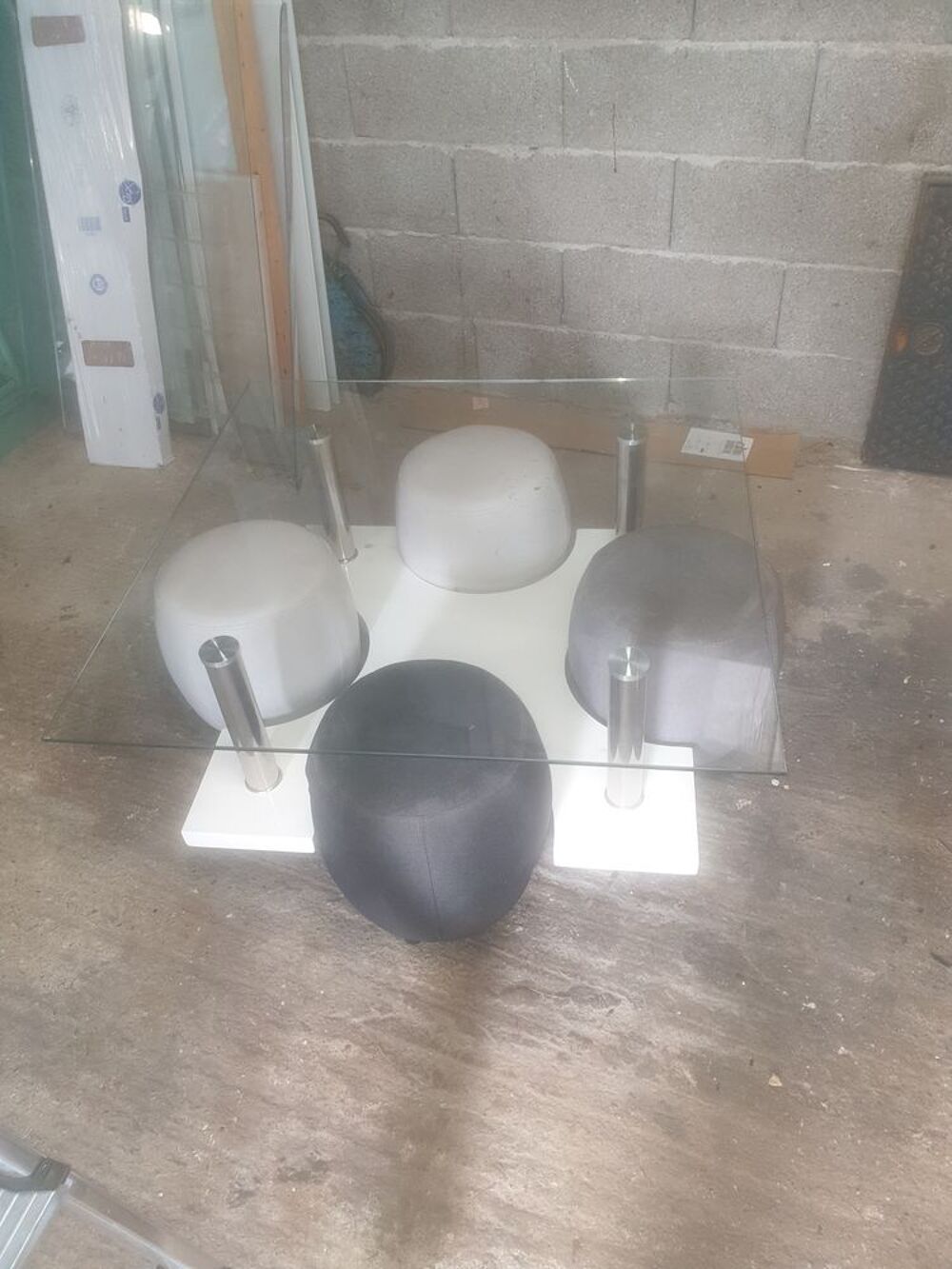 Table basse avec 4 poufs int&eacute;gr&eacute;s Meubles