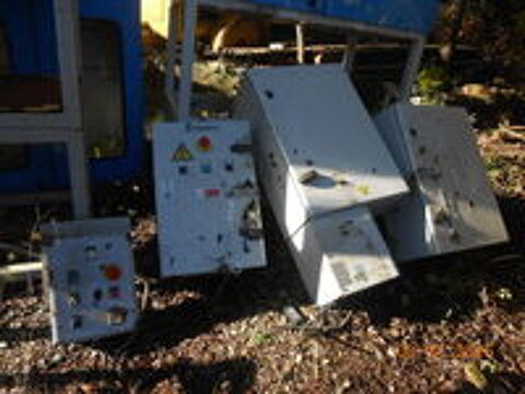   plusieurs coffrets electrique en fer .B.E.G.
LOT de 4 .  