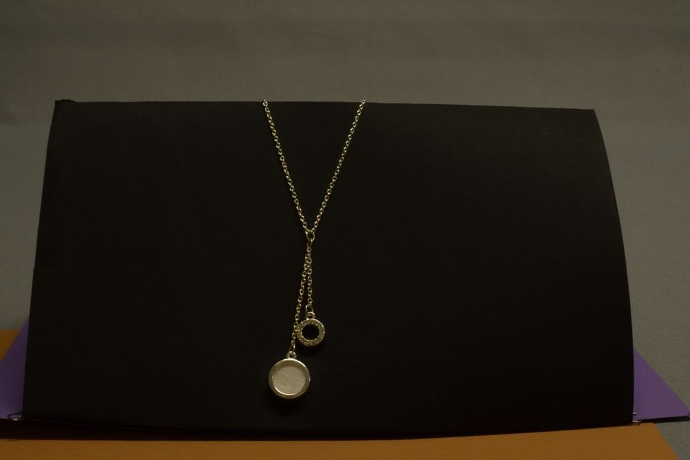 pendentif avec chaine Bijoux et montres