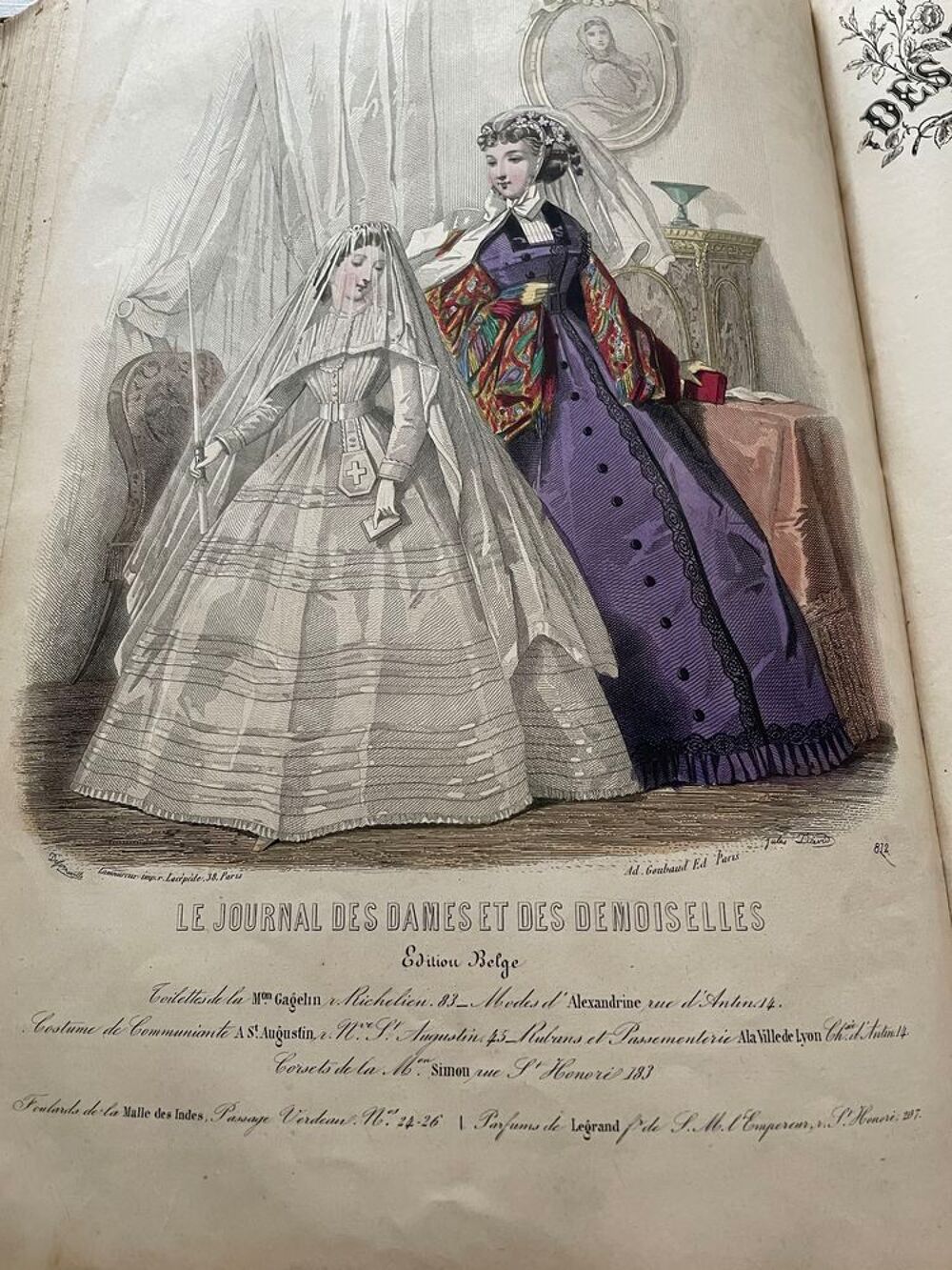 LIVRE ANCIEN DE MODE Décoration