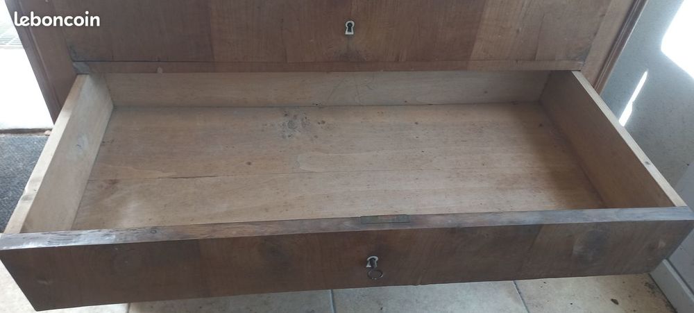 Commode ancienne a r&eacute;nover
Meubles